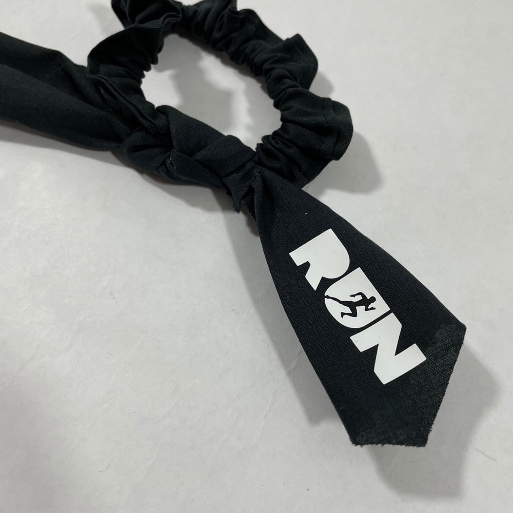 RUN scrunchie - Picture 2 of 3
